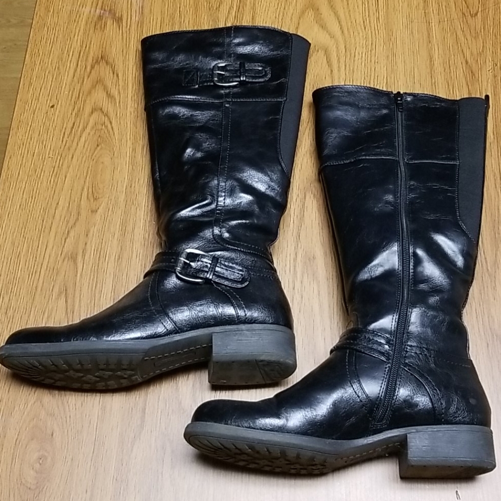 Black boots